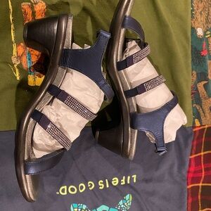 NAOT Navy Blue Strappy Block Heel Sandals 4(35)